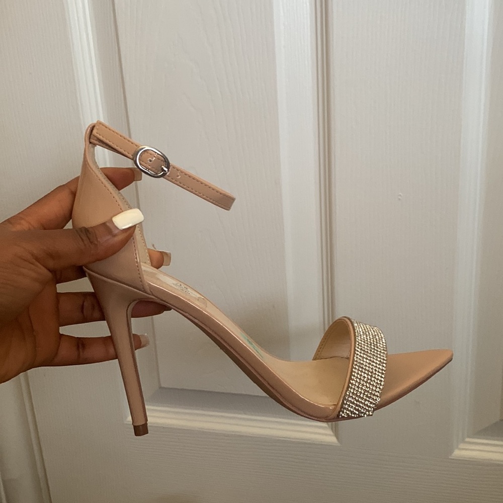 Heels - Picture 4 of 4